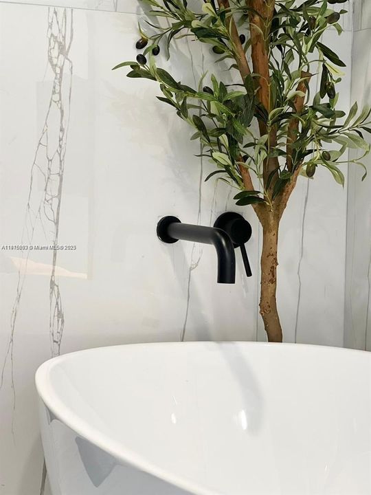 For Rent: $5,800 (4 beds, 3 baths, 2000 Square Feet)