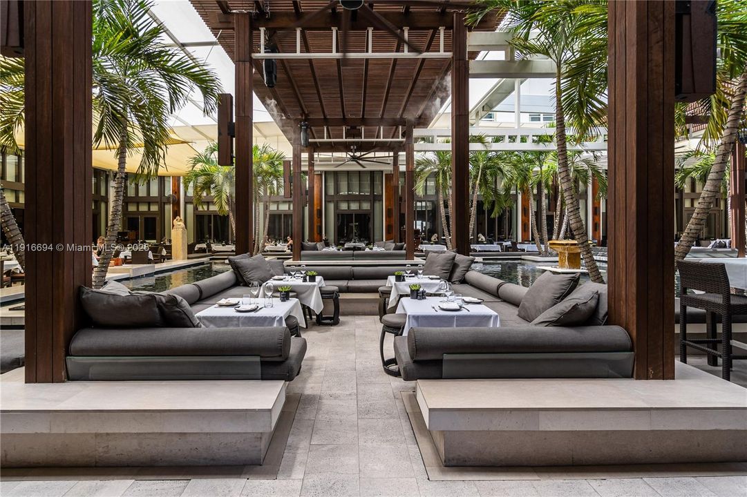 На продажу: $2,720,000 (2 спален, 2 ванн, 1141 Квадратных фут)