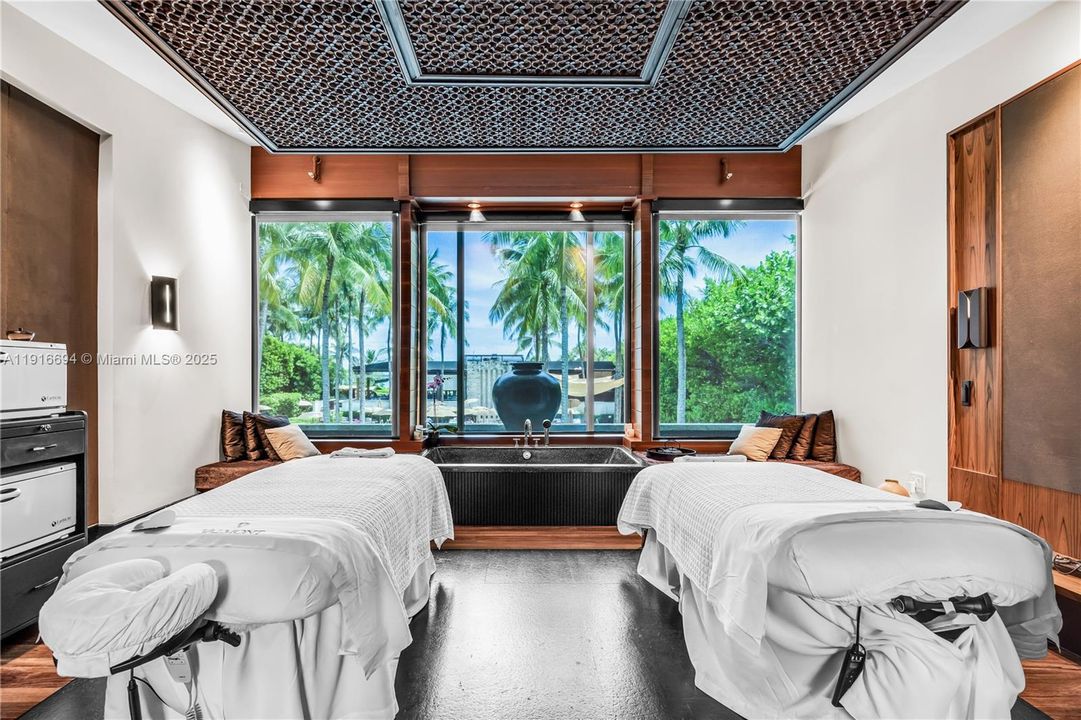 На продажу: $2,720,000 (2 спален, 2 ванн, 1141 Квадратных фут)