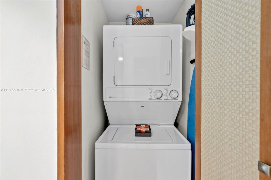 На продажу: $2,720,000 (2 спален, 2 ванн, 1141 Квадратных фут)