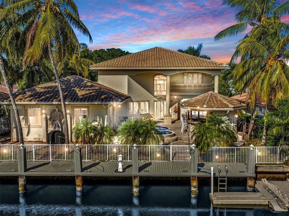 For Rent: $12,595 (5 beds, 4 baths, 4735 Square Feet)