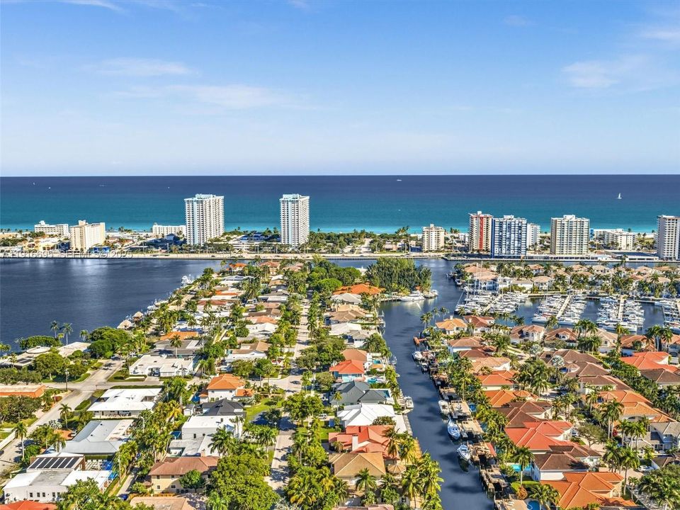 For Rent: $12,595 (5 beds, 4 baths, 4735 Square Feet)