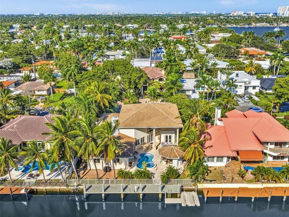 For Rent: $12,595 (5 beds, 4 baths, 4735 Square Feet)