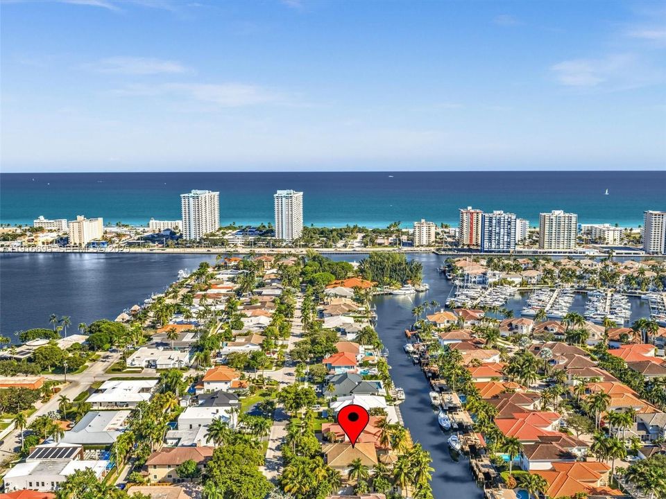 For Rent: $12,595 (5 beds, 4 baths, 4735 Square Feet)