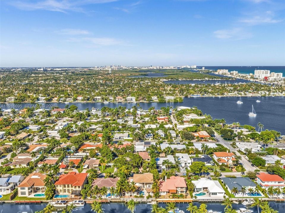 For Rent: $12,595 (5 beds, 4 baths, 4735 Square Feet)