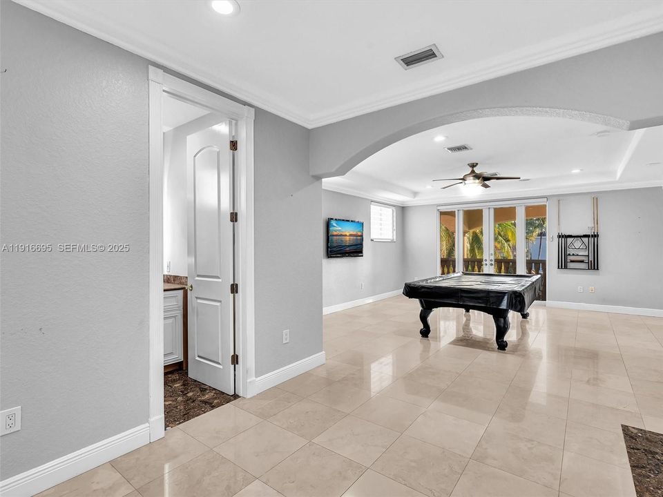 For Rent: $12,595 (5 beds, 4 baths, 4735 Square Feet)