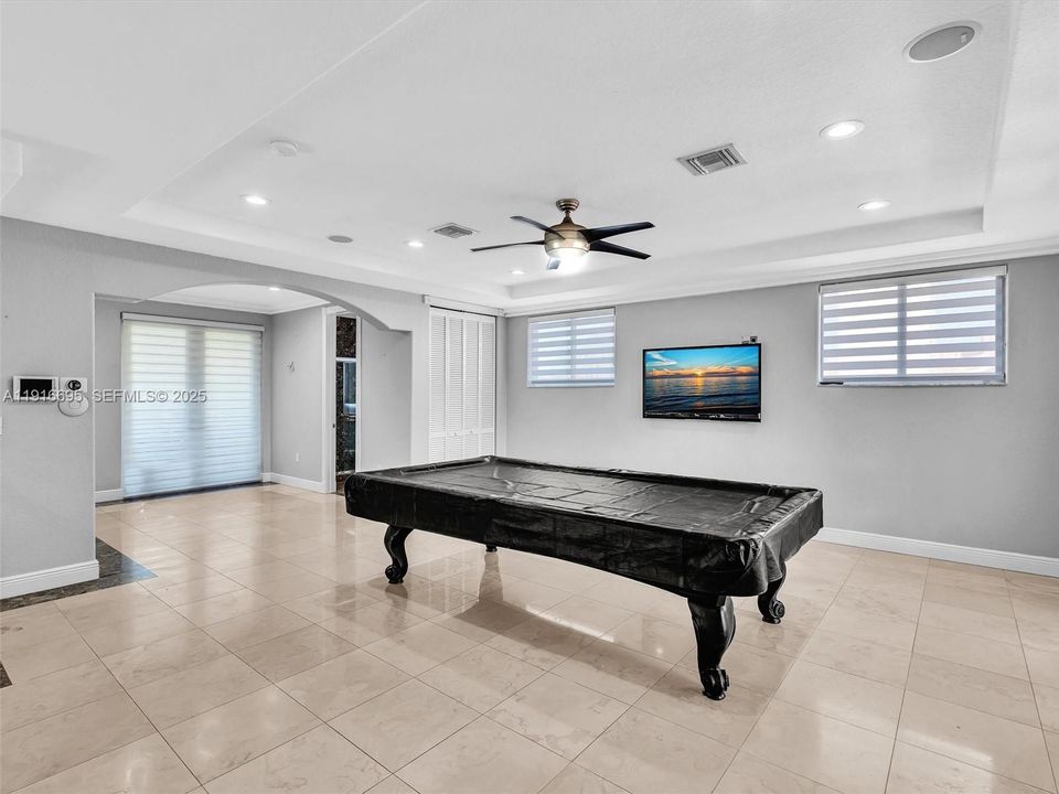 For Rent: $12,595 (5 beds, 4 baths, 4735 Square Feet)