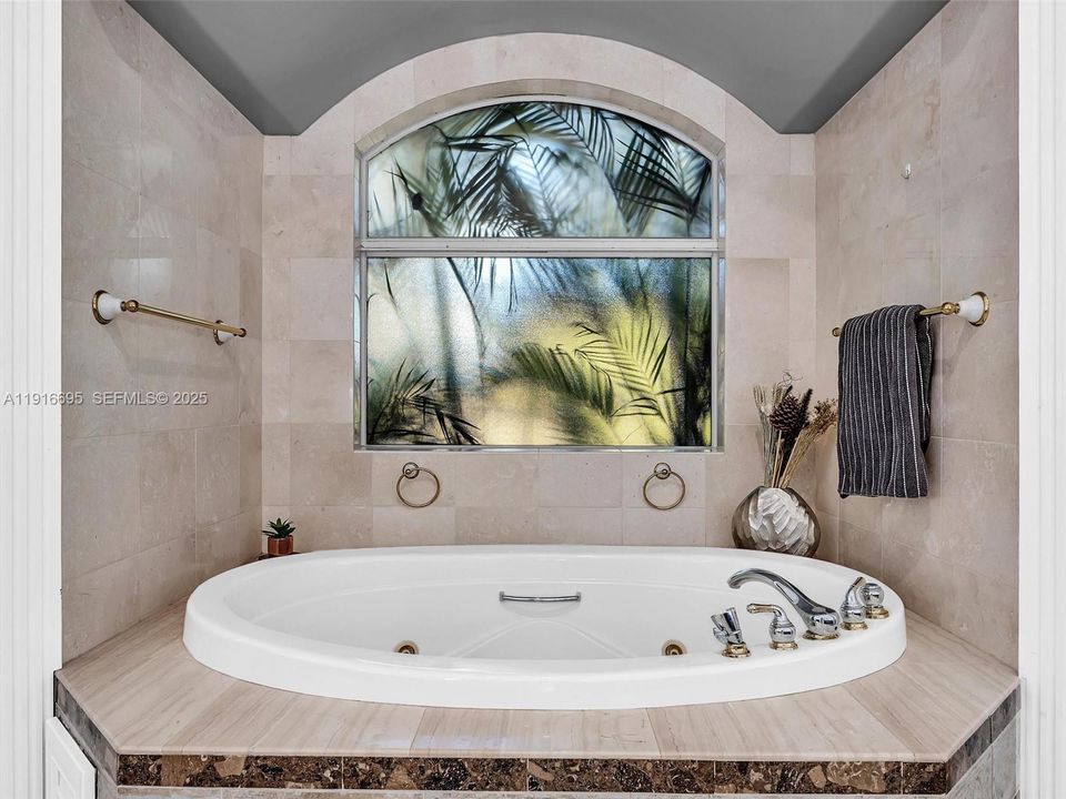 For Rent: $12,595 (5 beds, 4 baths, 4735 Square Feet)