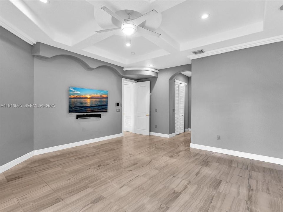 For Rent: $12,595 (5 beds, 4 baths, 4735 Square Feet)