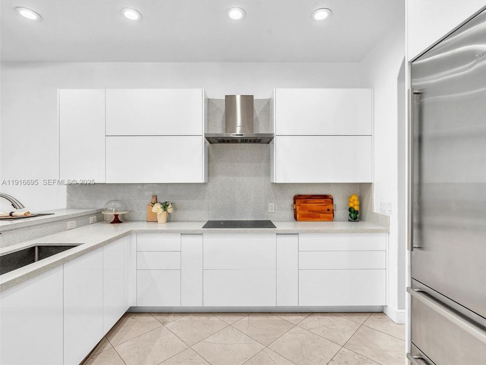 For Rent: $12,595 (5 beds, 4 baths, 4735 Square Feet)