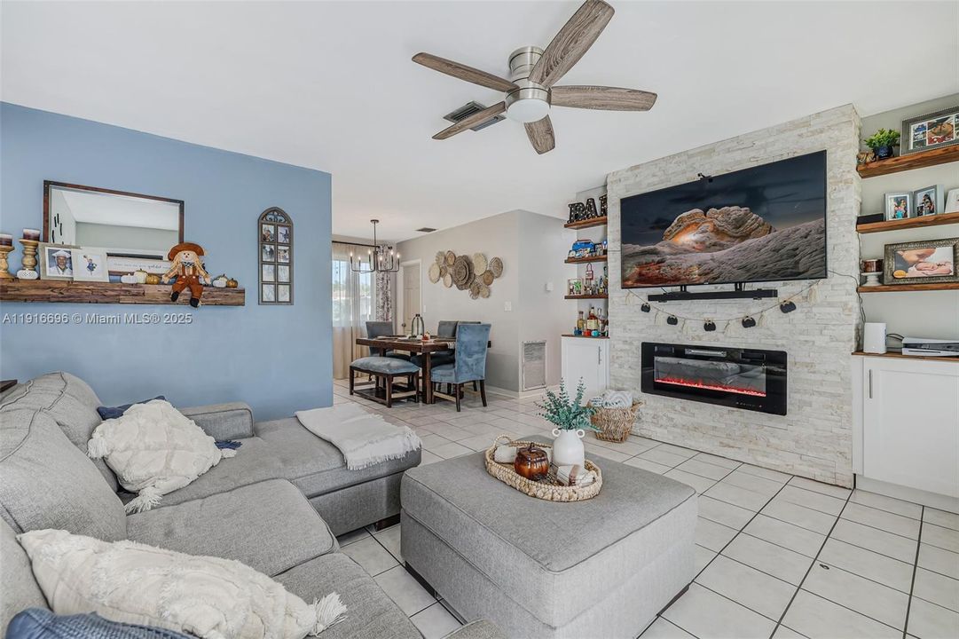 For Sale: $425,000 (4 beds, 2 baths, 1300 Square Feet)