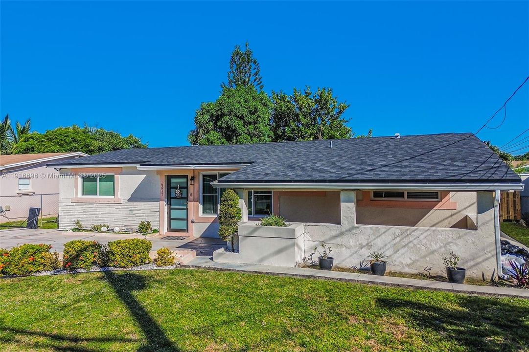 For Sale: $425,000 (4 beds, 2 baths, 1300 Square Feet)