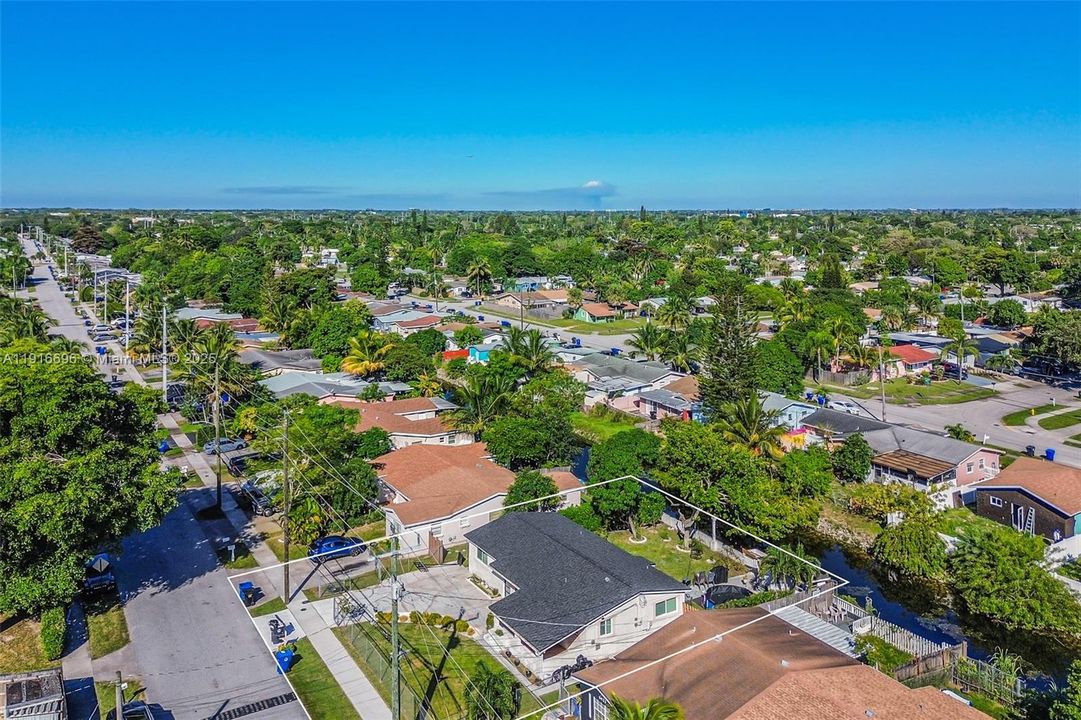 For Sale: $425,000 (4 beds, 2 baths, 1300 Square Feet)