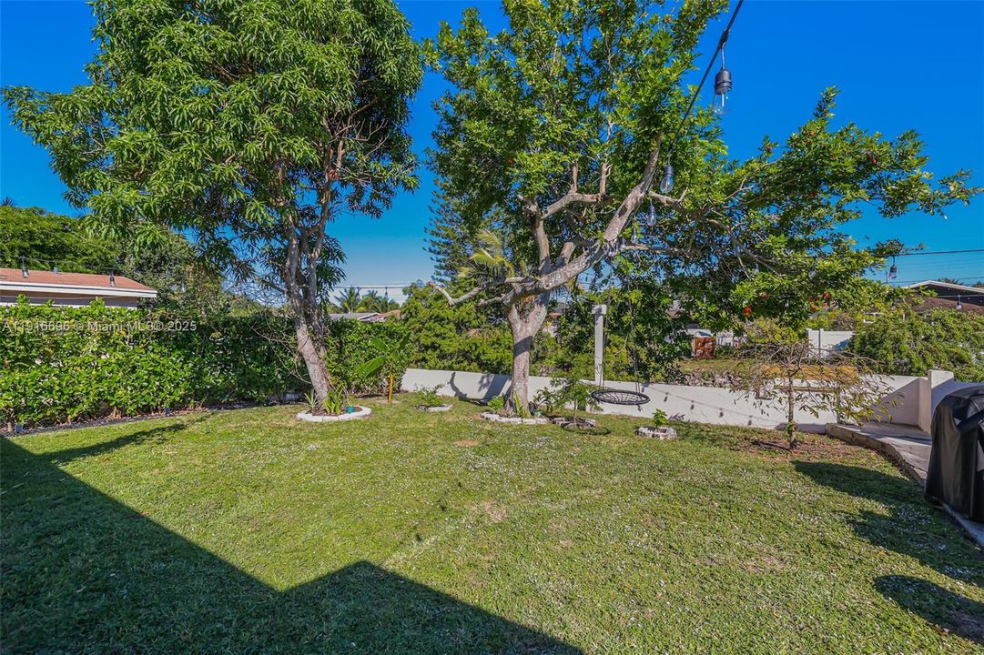 For Sale: $425,000 (4 beds, 2 baths, 1300 Square Feet)