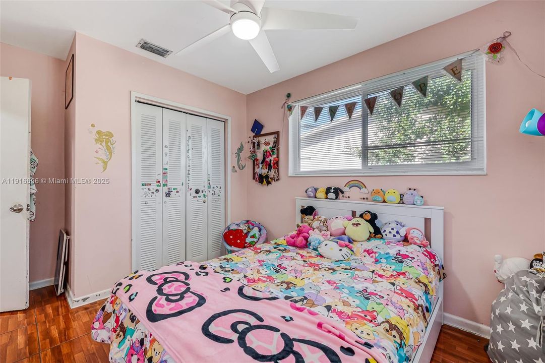 For Sale: $425,000 (4 beds, 2 baths, 1300 Square Feet)