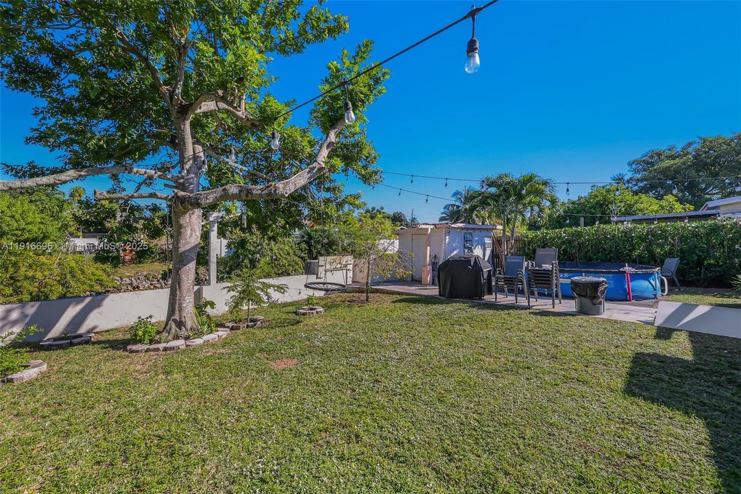 For Sale: $425,000 (4 beds, 2 baths, 1300 Square Feet)