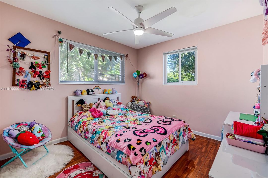 For Sale: $425,000 (4 beds, 2 baths, 1300 Square Feet)