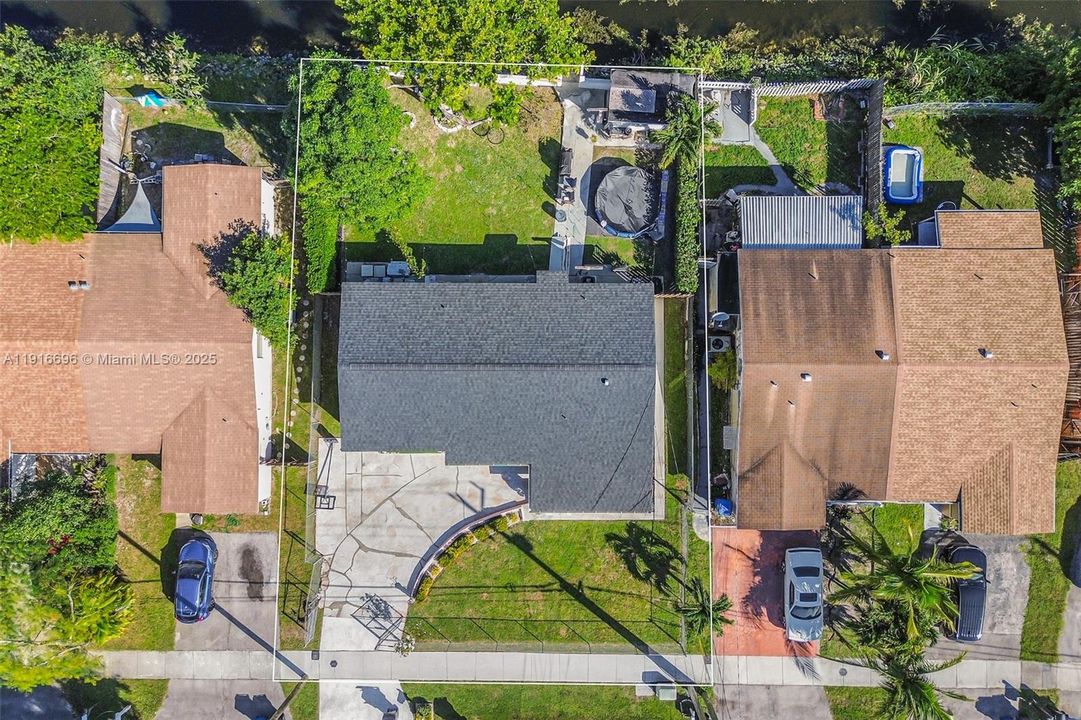 For Sale: $425,000 (4 beds, 2 baths, 1300 Square Feet)