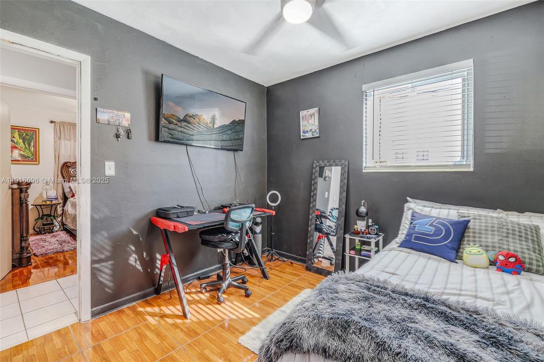 For Sale: $425,000 (4 beds, 2 baths, 1300 Square Feet)