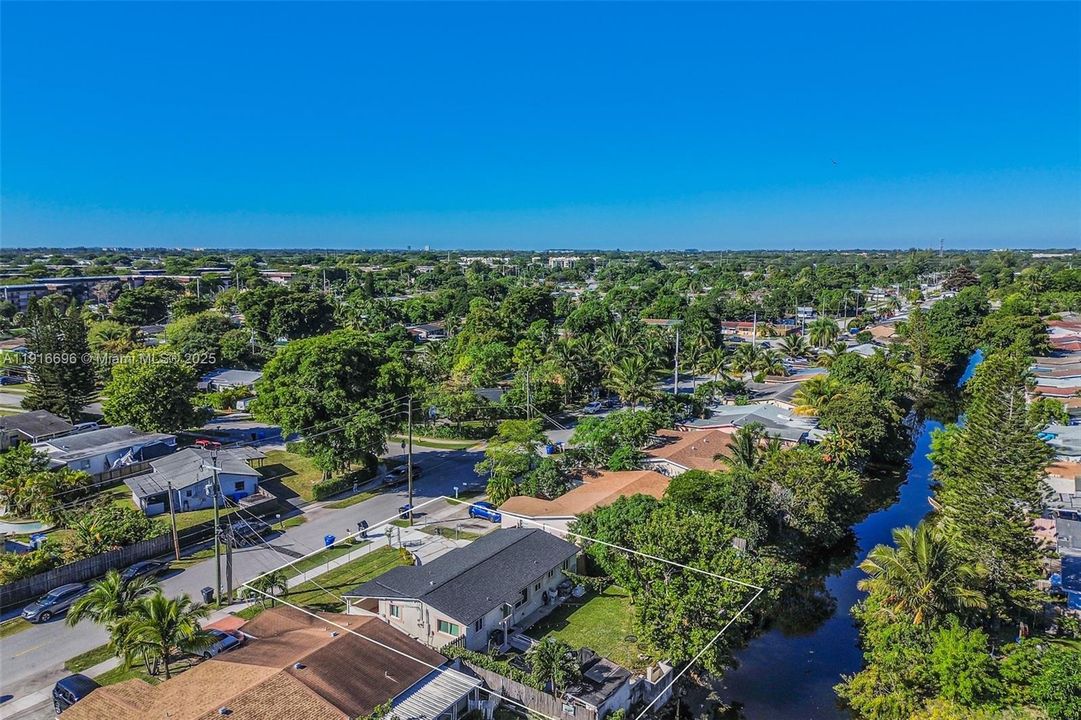 For Sale: $425,000 (4 beds, 2 baths, 1300 Square Feet)