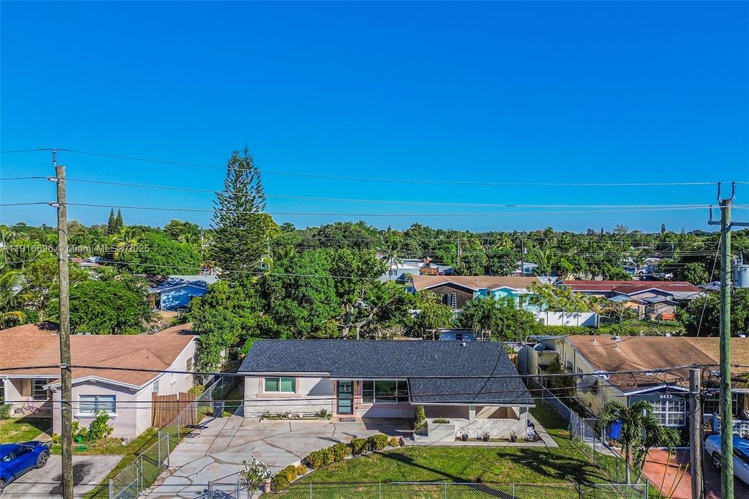 For Sale: $425,000 (4 beds, 2 baths, 1300 Square Feet)