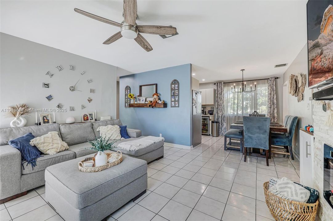 For Sale: $425,000 (4 beds, 2 baths, 1300 Square Feet)
