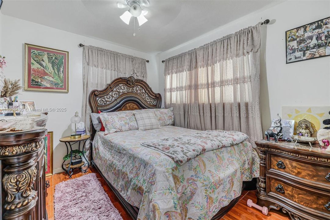 For Sale: $425,000 (4 beds, 2 baths, 1300 Square Feet)