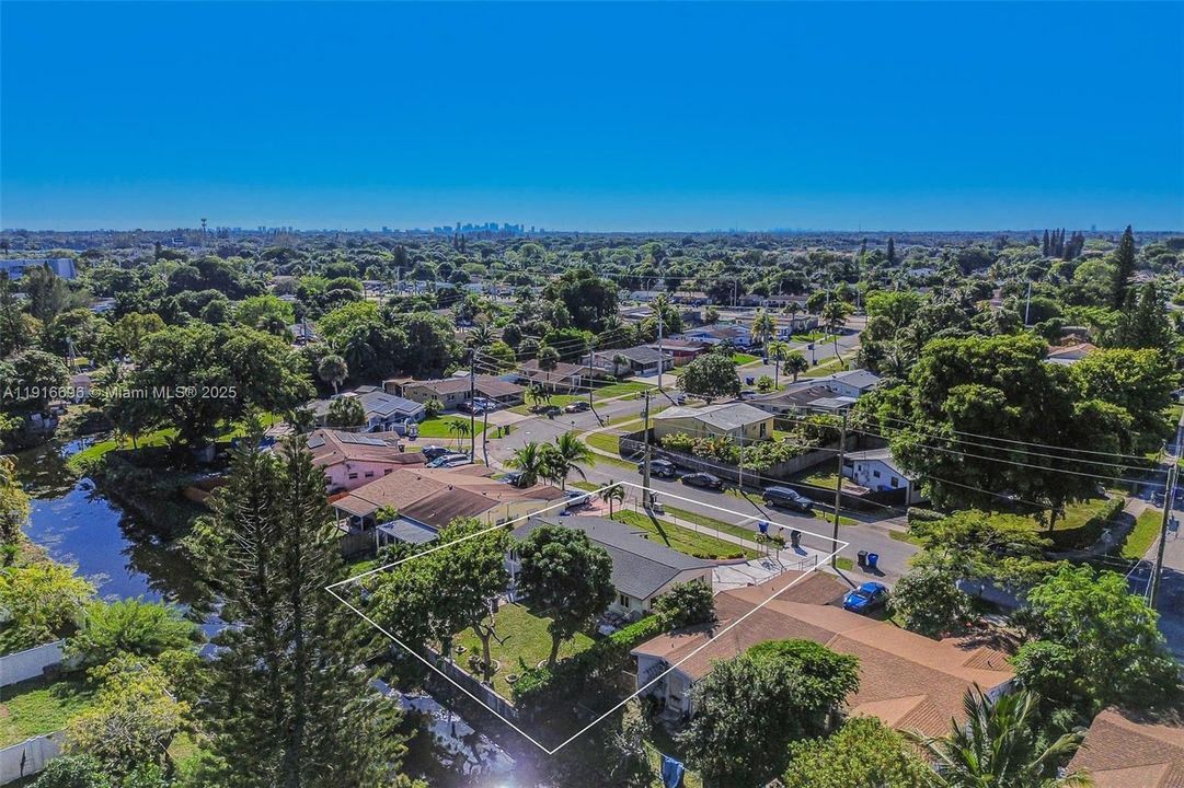 For Sale: $425,000 (4 beds, 2 baths, 1300 Square Feet)