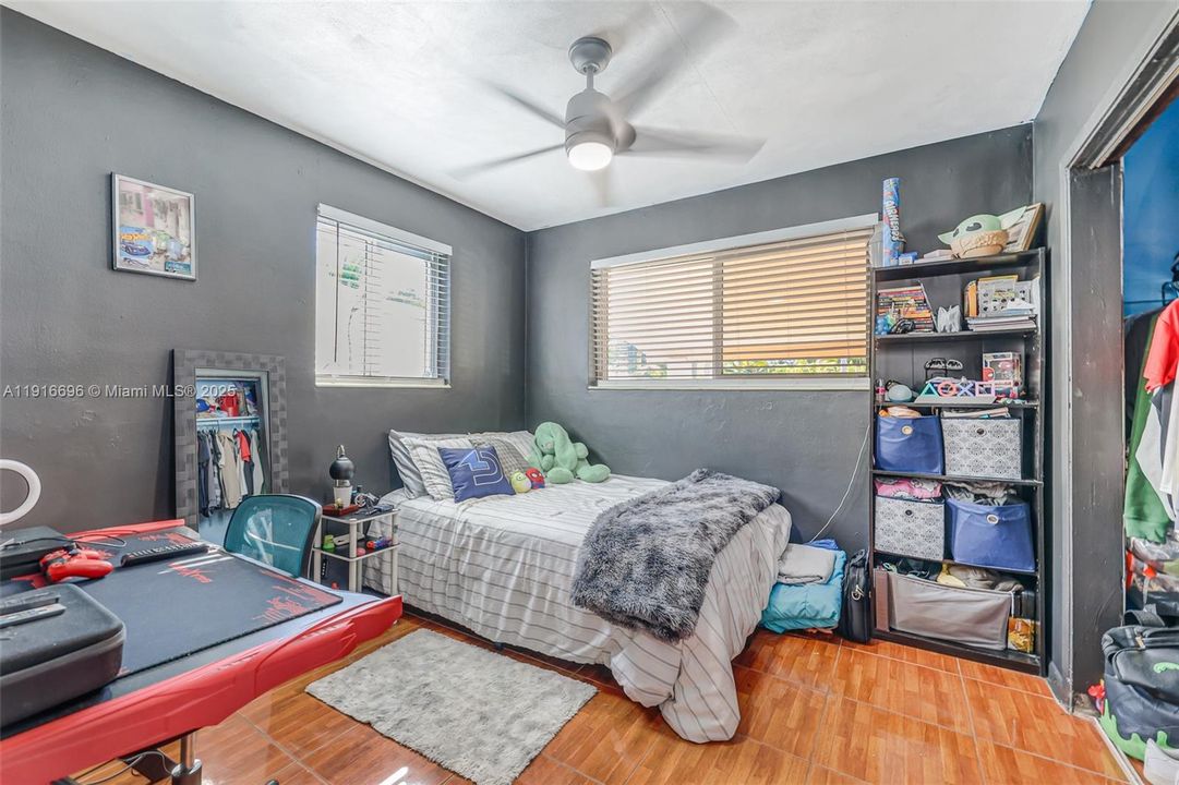 For Sale: $425,000 (4 beds, 2 baths, 1300 Square Feet)