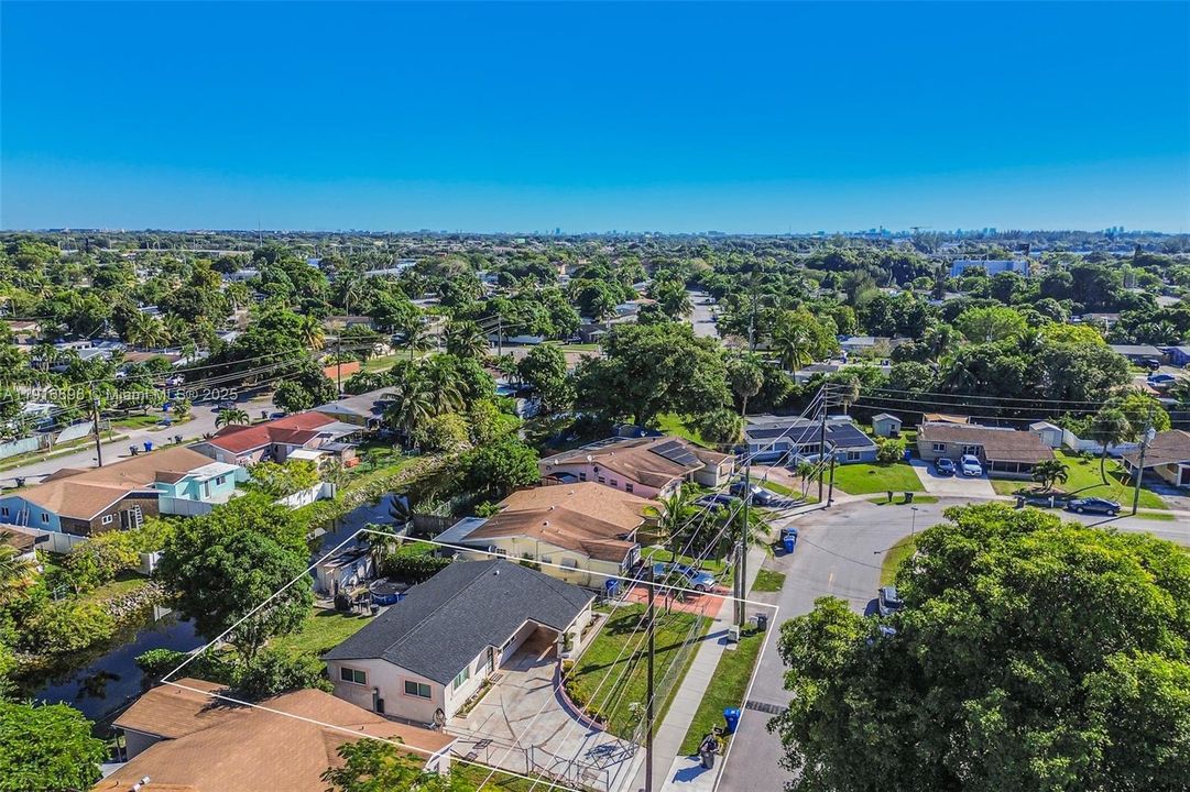 For Sale: $425,000 (4 beds, 2 baths, 1300 Square Feet)