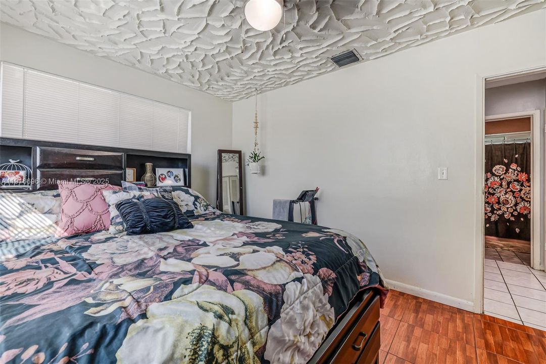 For Sale: $425,000 (4 beds, 2 baths, 1300 Square Feet)