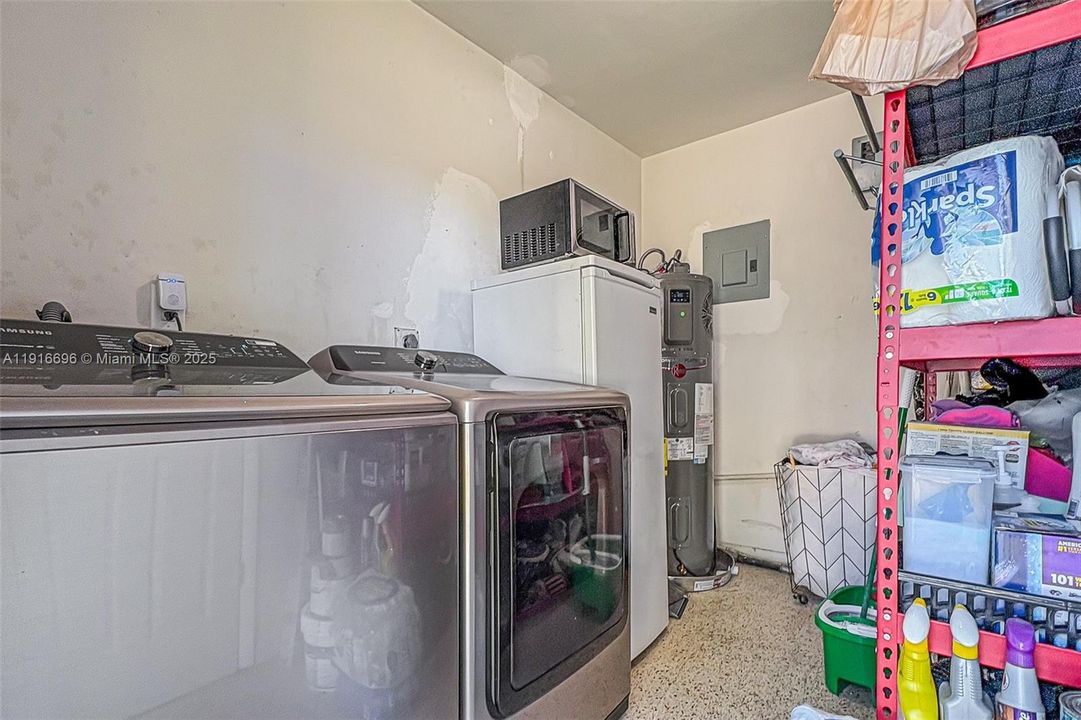 For Sale: $425,000 (4 beds, 2 baths, 1300 Square Feet)