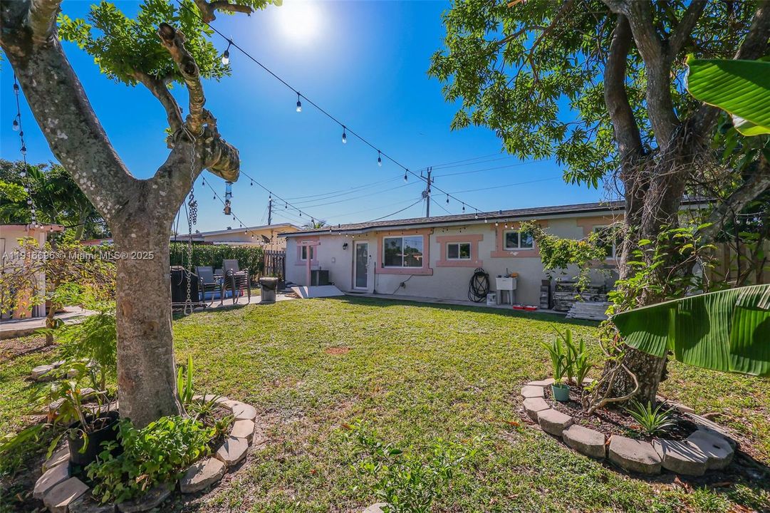 For Sale: $425,000 (4 beds, 2 baths, 1300 Square Feet)