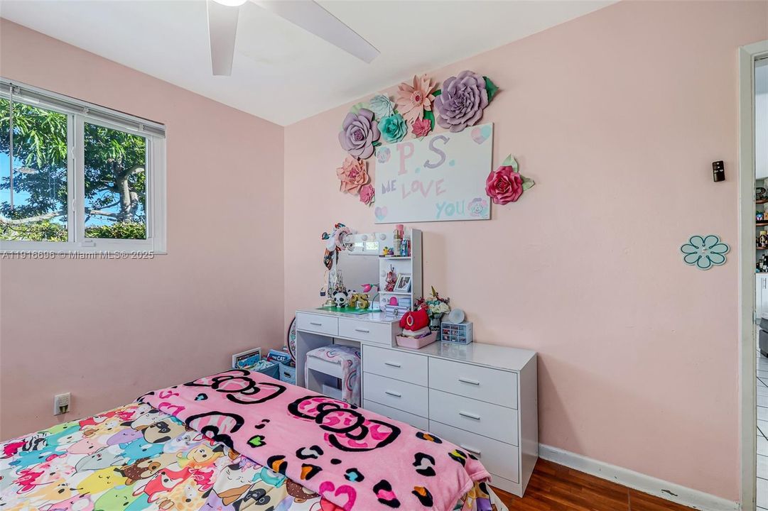 For Sale: $425,000 (4 beds, 2 baths, 1300 Square Feet)