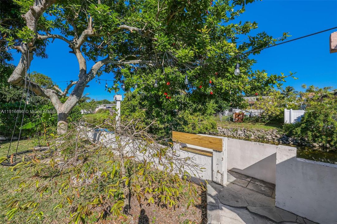 For Sale: $425,000 (4 beds, 2 baths, 1300 Square Feet)