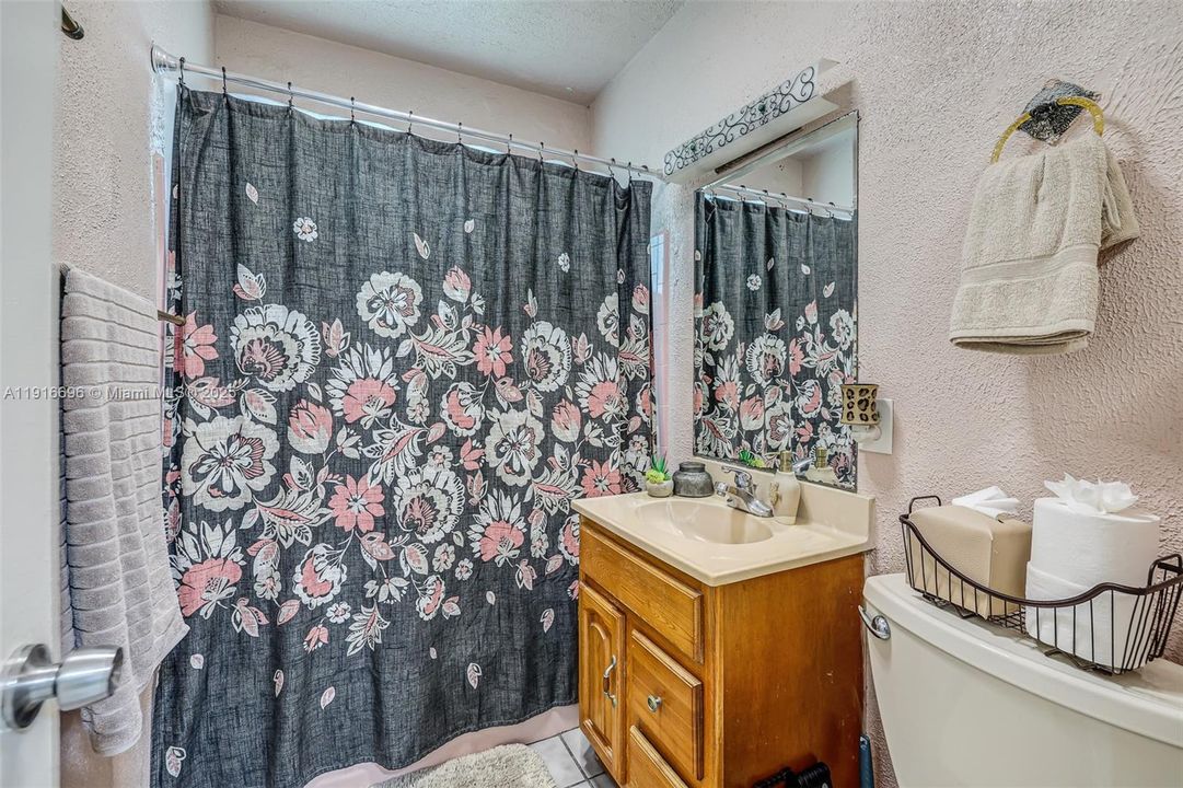 For Sale: $425,000 (4 beds, 2 baths, 1300 Square Feet)