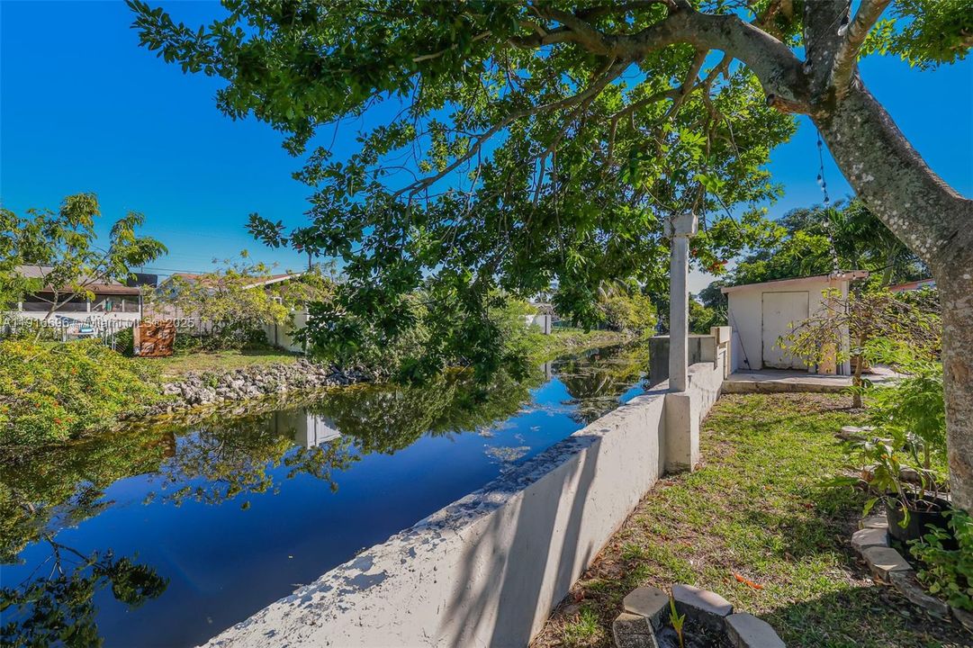 For Sale: $425,000 (4 beds, 2 baths, 1300 Square Feet)