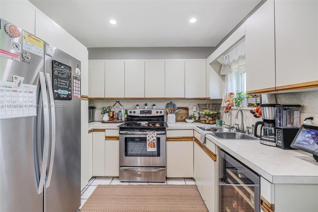 For Sale: $425,000 (4 beds, 2 baths, 1300 Square Feet)