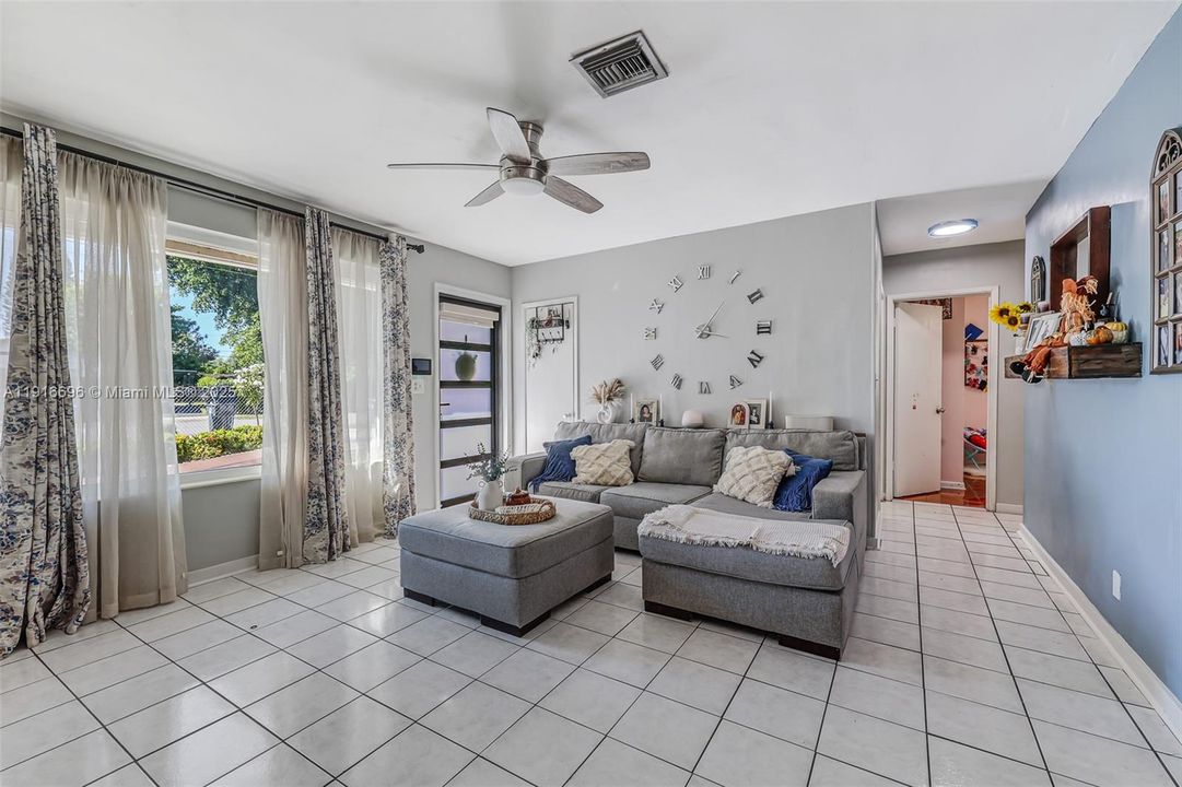 For Sale: $425,000 (4 beds, 2 baths, 1300 Square Feet)