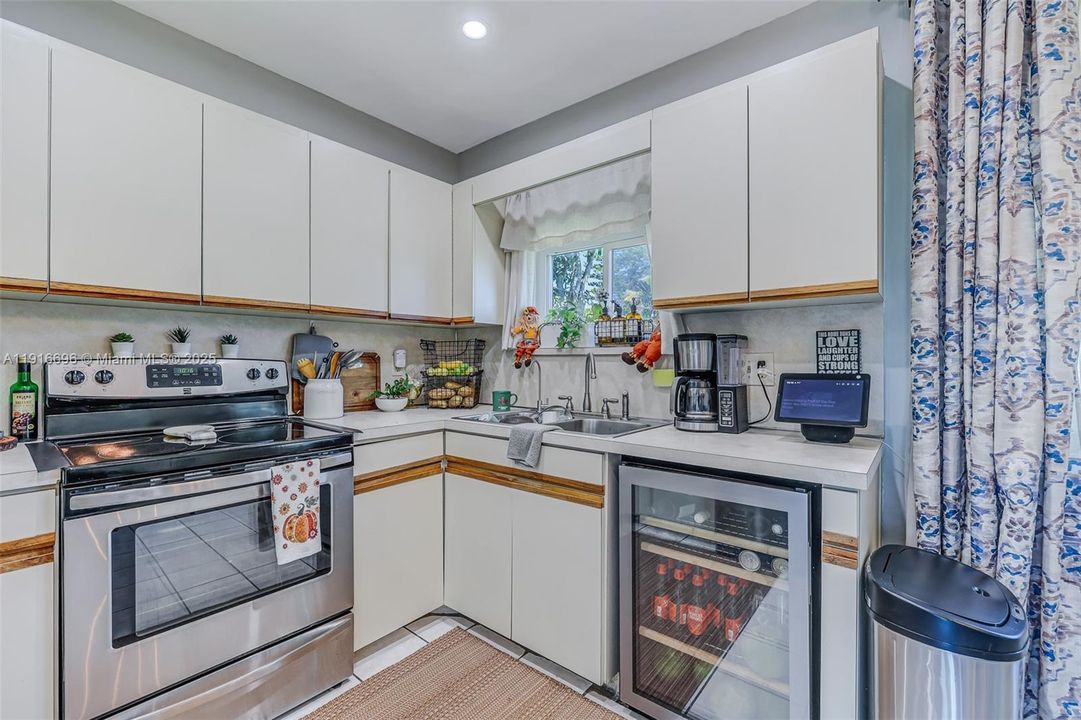 For Sale: $425,000 (4 beds, 2 baths, 1300 Square Feet)