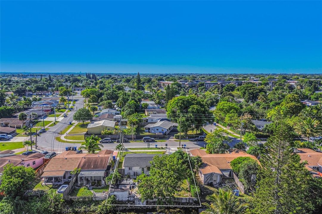 For Sale: $425,000 (4 beds, 2 baths, 1300 Square Feet)