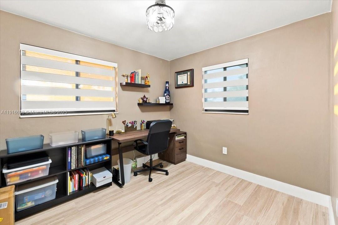 待售: $615,000 (3 贝兹, 1 浴室, 1165 平方英尺)