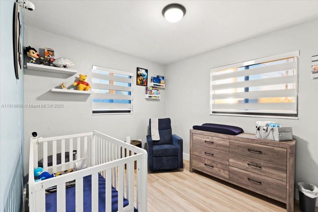 待售: $615,000 (3 贝兹, 1 浴室, 1165 平方英尺)