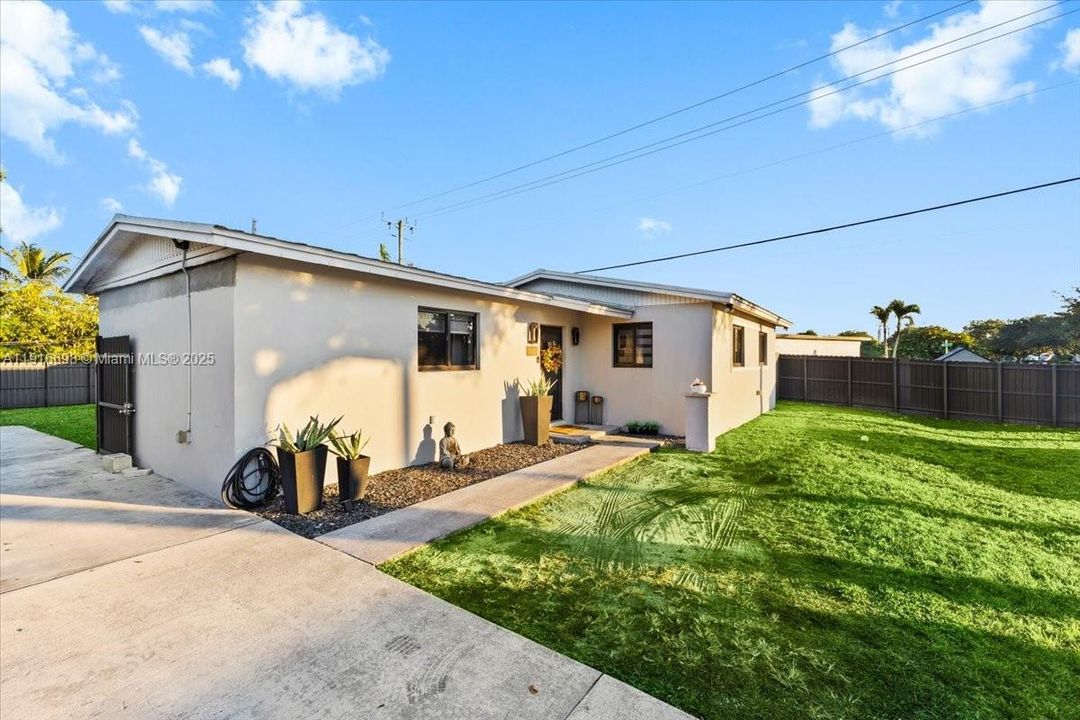 待售: $615,000 (3 贝兹, 1 浴室, 1165 平方英尺)