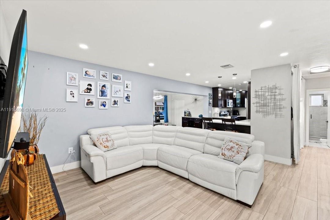 待售: $615,000 (3 贝兹, 1 浴室, 1165 平方英尺)