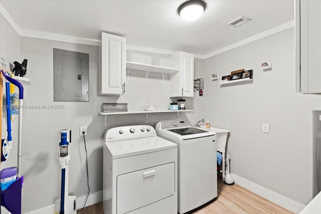 待售: $615,000 (3 贝兹, 1 浴室, 1165 平方英尺)