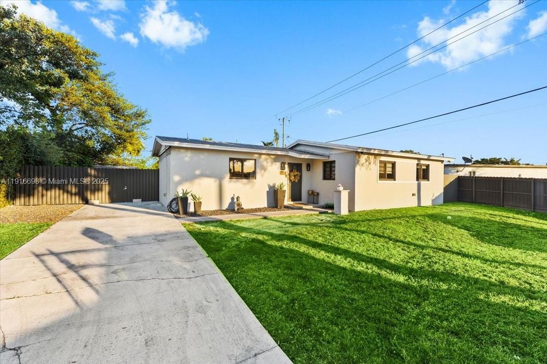 待售: $615,000 (3 贝兹, 1 浴室, 1165 平方英尺)