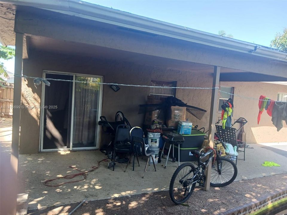 En Venta: $360,000 (4 camas, 2 baños, 1345 Pies cuadrados)