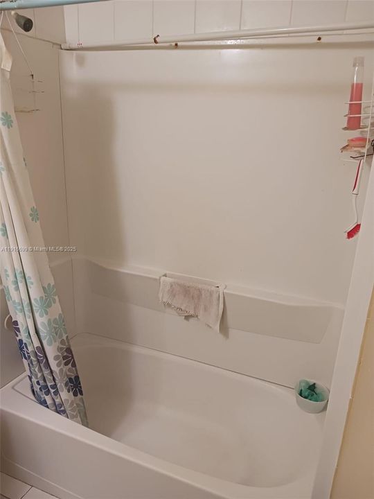 En Venta: $360,000 (4 camas, 2 baños, 1345 Pies cuadrados)