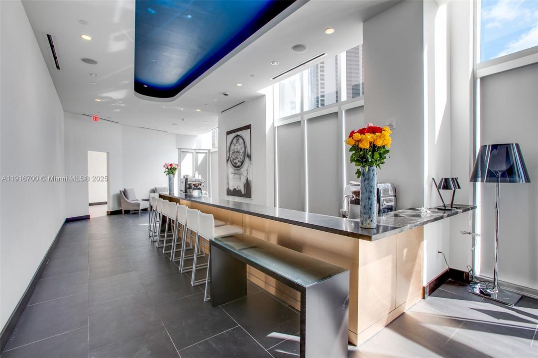 For Sale: $775,000 (1 beds, 2 baths, 1294 Square Feet)